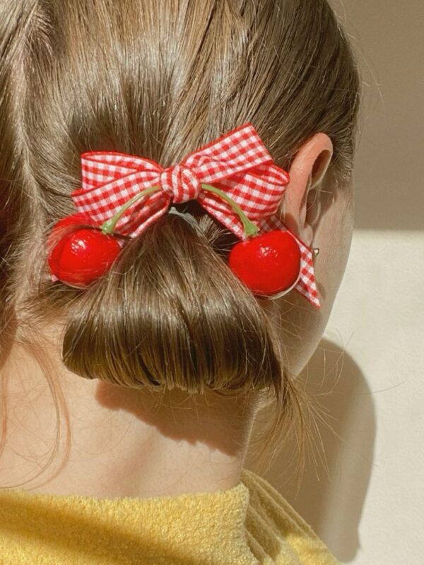 กิ๊บโบว์เชอร์รี่ - กิ๊บโบว์ผ้าสีแดง มีลูกเชอร์รี่ประดับ